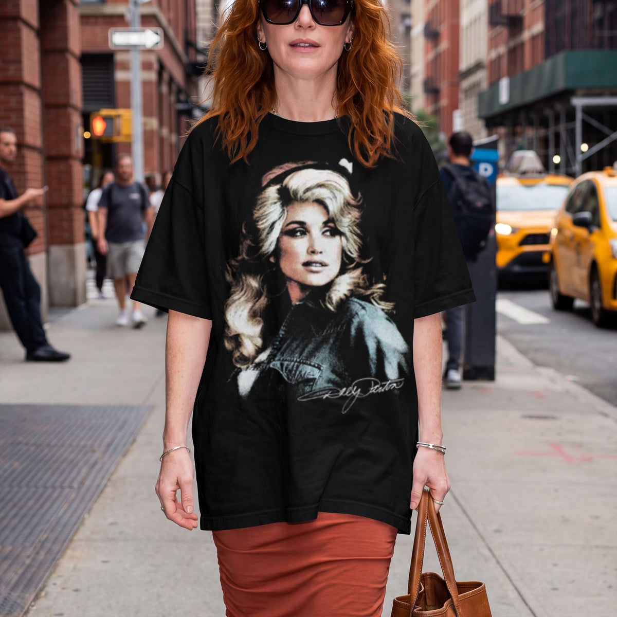 Comfort Colors® Retro Dolly Parton Signature Tee, Dolly Parton Photo Shirt, Classic Country Music Icon TShirt, Country Legend Keepsake Gift